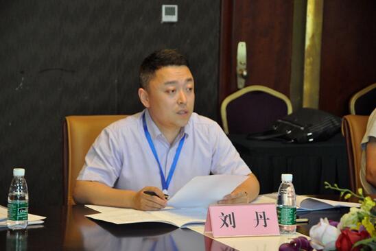 8大连职业技术学院旅游与酒店管理学院副院长刘丹副教授主持高职组研讨.jpg